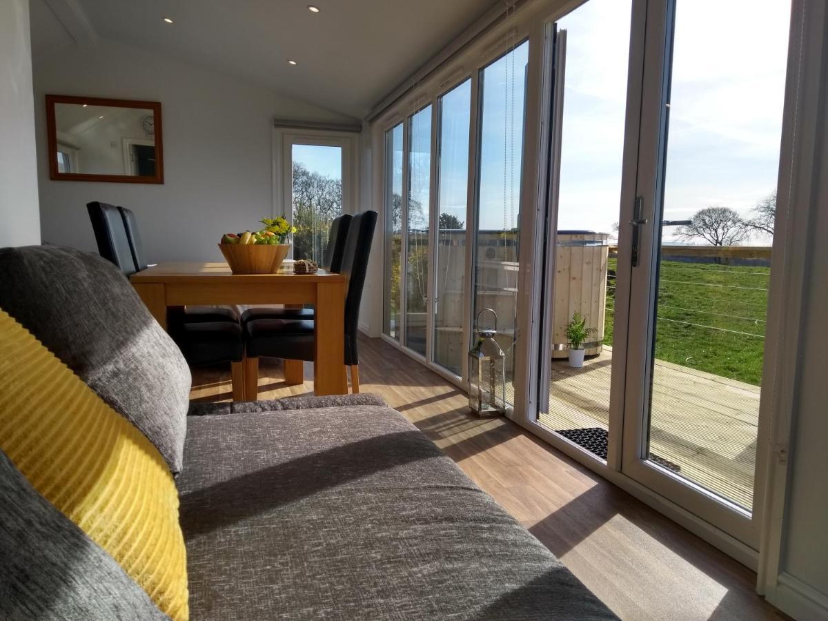 Cleeves Cabins Ailsa Luxury Lodge With Hot Tub Dalry  Luaran gambar